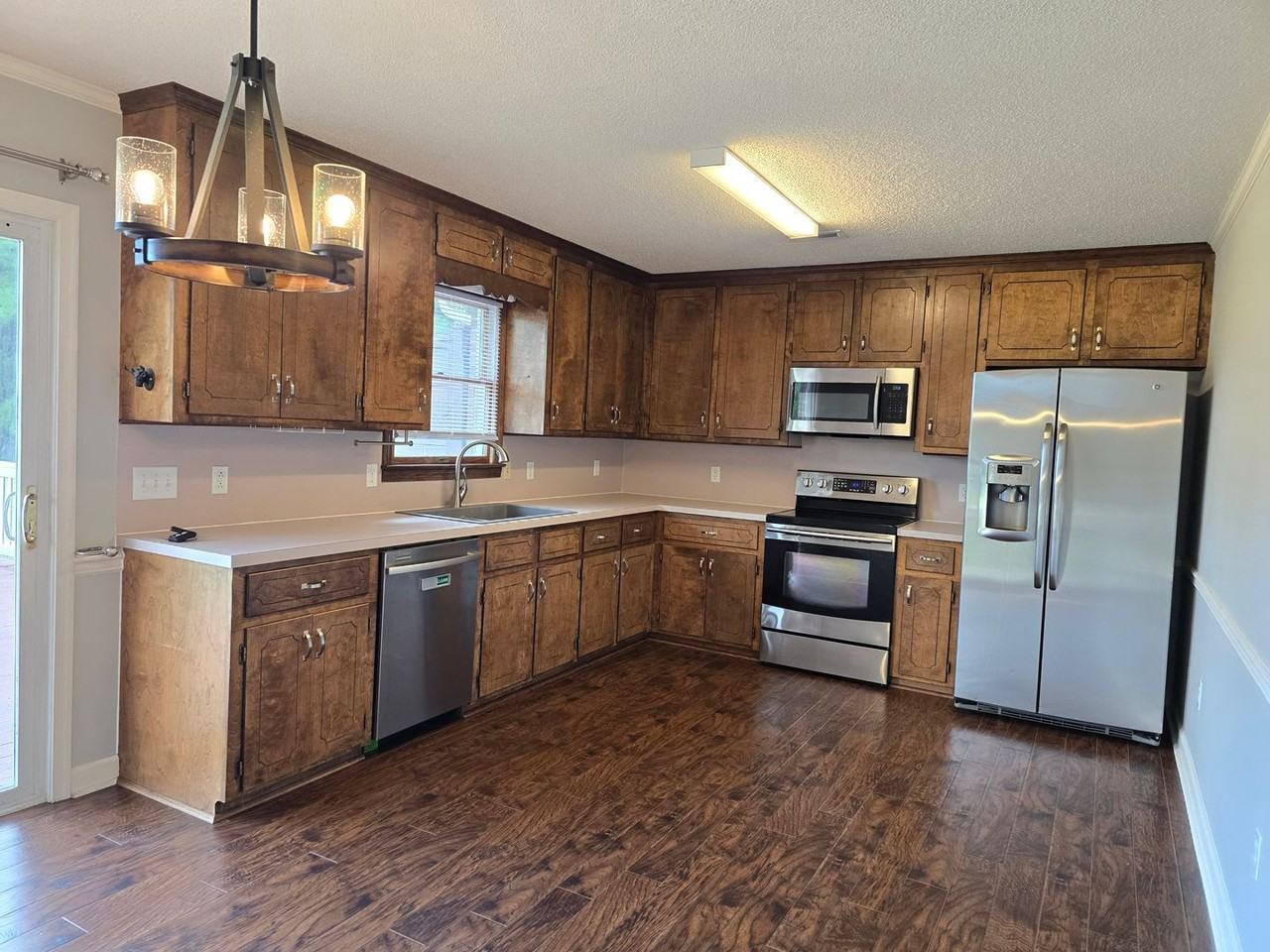 106 Betty Dr - Photo 3 of 14