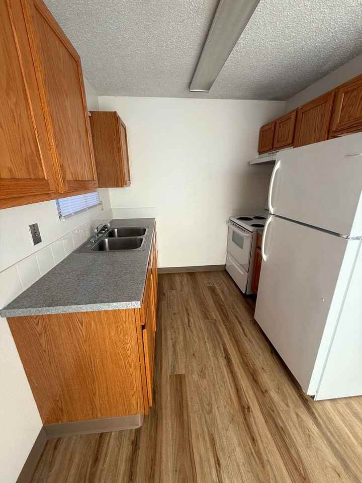 448 S 10th St - Photo 6 of 8