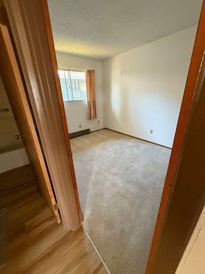 448 S 10th St - Photo 7 of 8