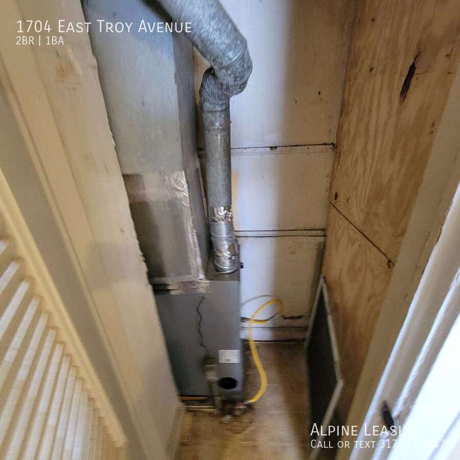 1704 East Troy Avenue - Photo 4 of 8