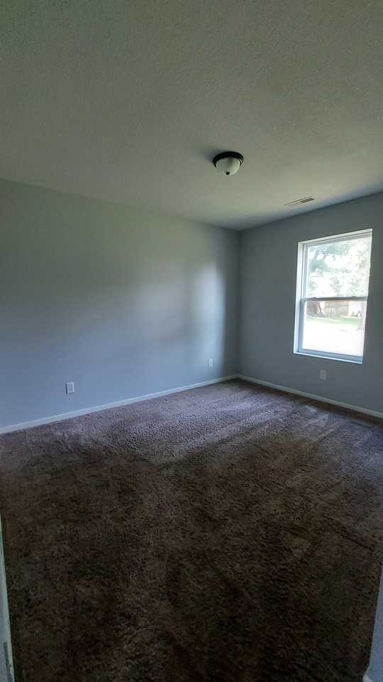 1016 Emmons St #NA - Photo 3 of 7