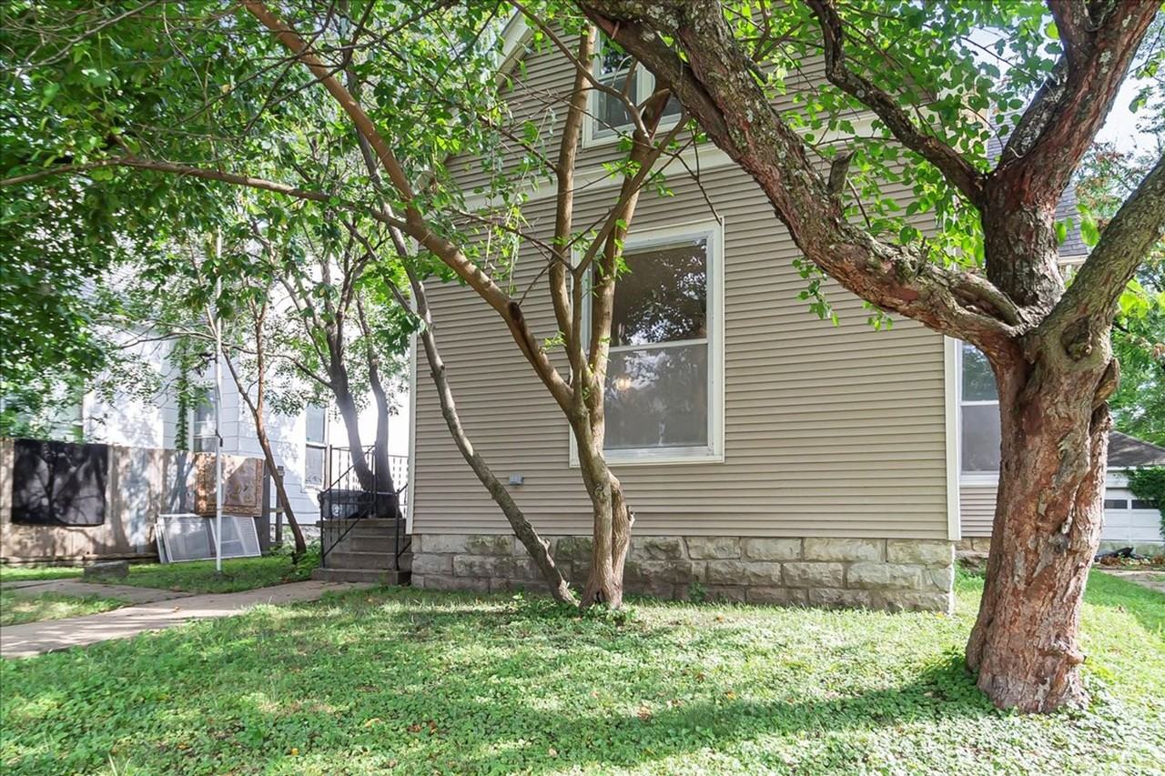 1005 W 3rd St - Photo 3 of 22