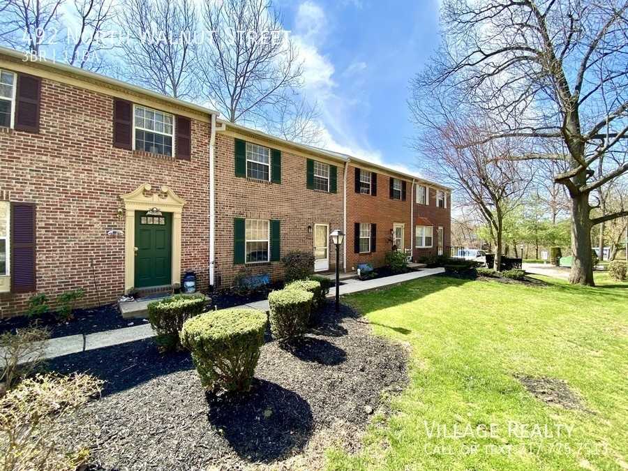 492 N Walnut St - Photo 3 of 50