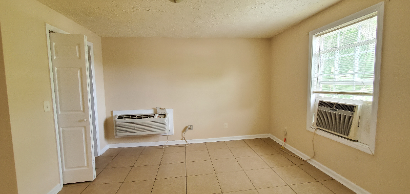 103 W 17th St #4 - Photo 4 of 13