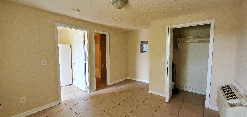 103 W 17th St #4 - Photo 5 of 13