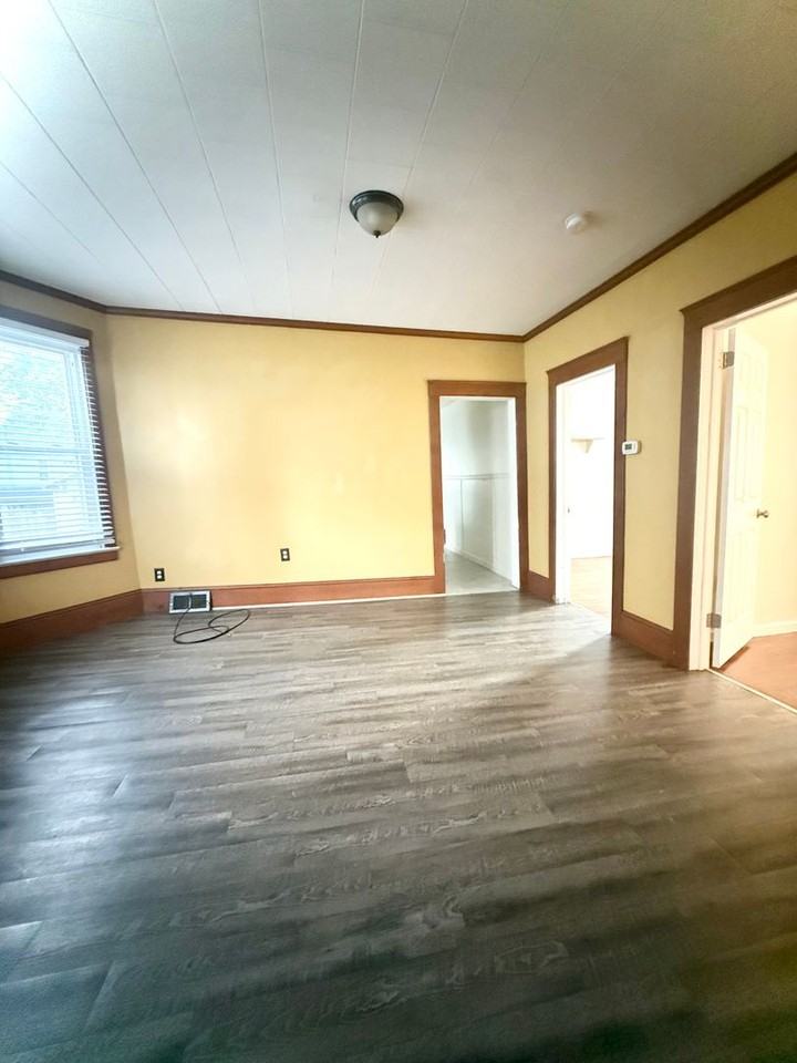 62 62 Mcclellan Amsterdam, NY 12010 - Photo 2 of 13