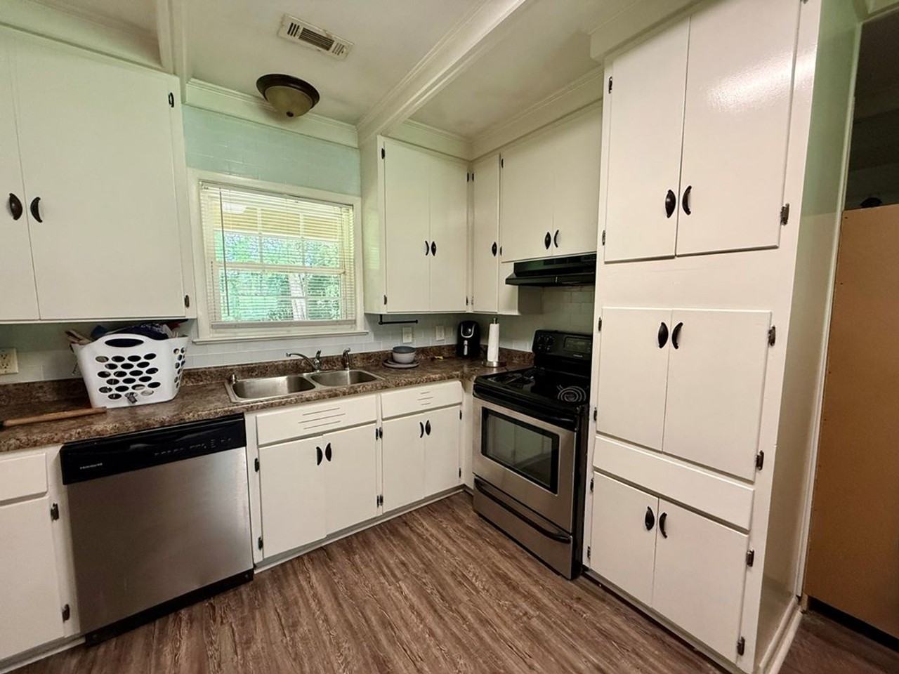 325 Homewood Ave - Photo 2 of 9