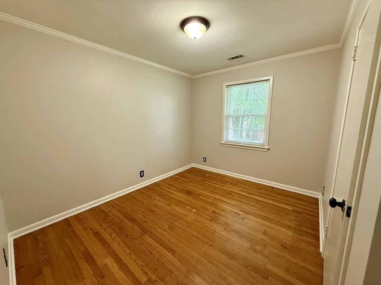 325 Homewood Ave - Photo 4 of 9