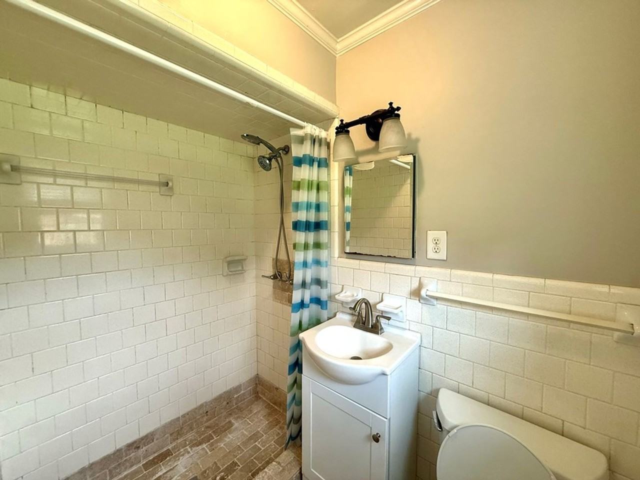 325 Homewood Ave - Photo 7 of 9