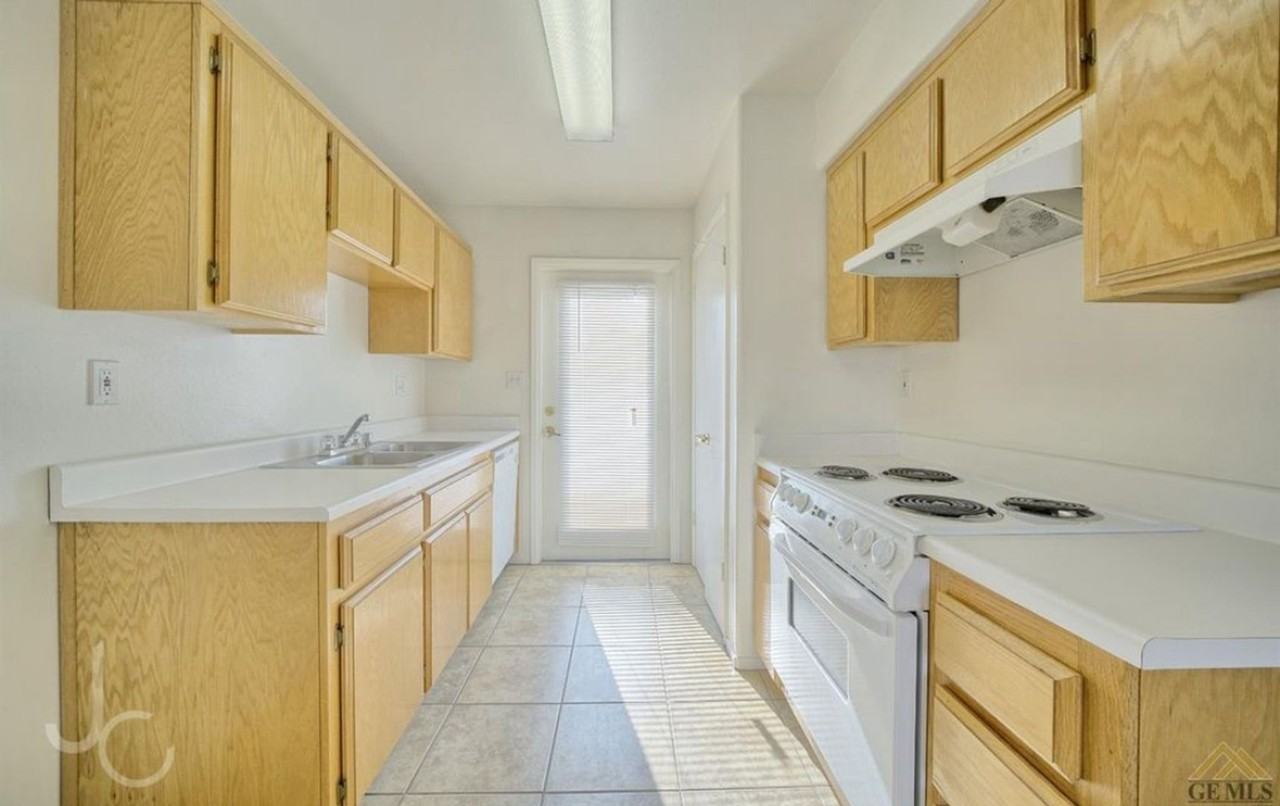 1308 Reddick Ln - Photo 2 of 12