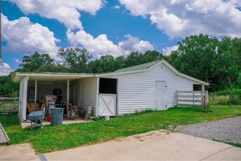 1503 Cornersville Hwy - Photo 3 of 19