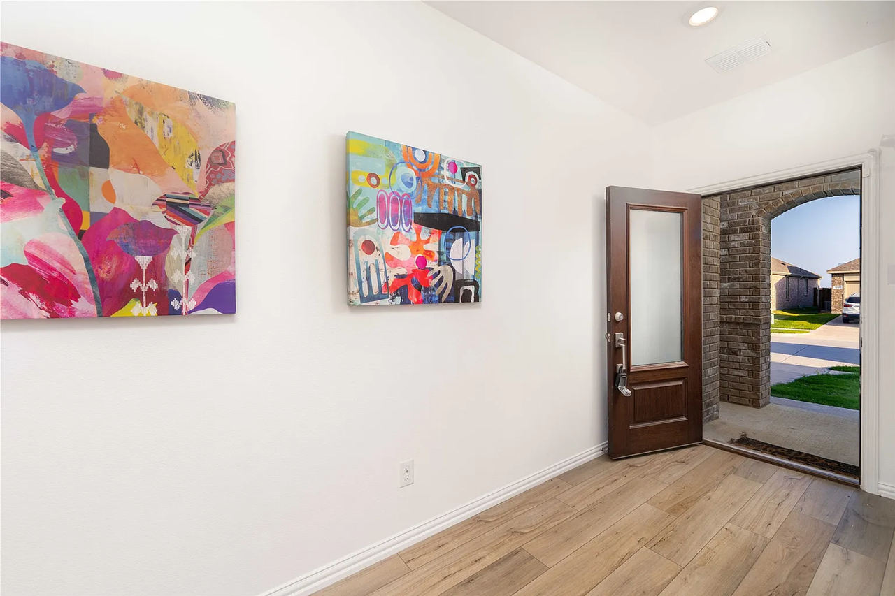 1236 Sequoia Ln - Photo 3 of 13