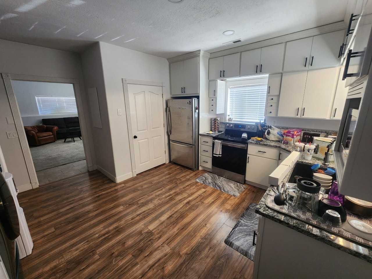 725 N Willow St - Photo 2 of 29