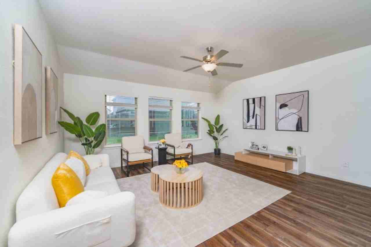 1215 Chapel Hill Dr - Photo 6 of 20