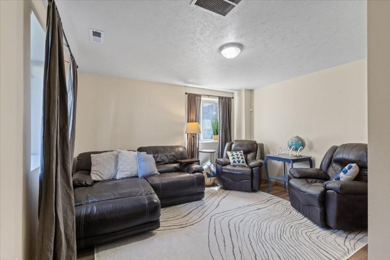 9308 North Mountain Lane - Photo 3 of 12