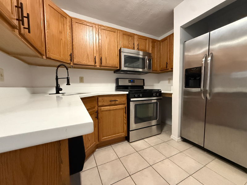 110 W Hamburg St - Photo 4 of 10