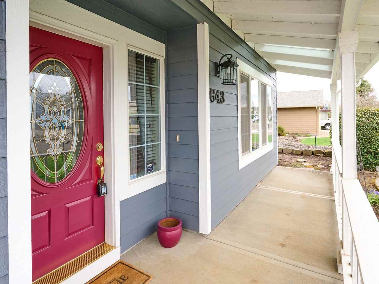 643 Meadowbrook Ln - Photo 3 of 38