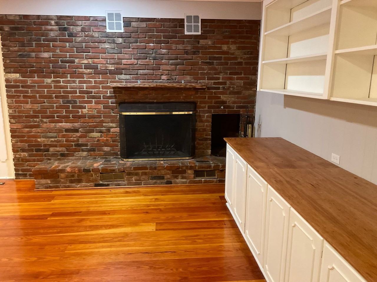 705 Pine St - Photo 3 of 7