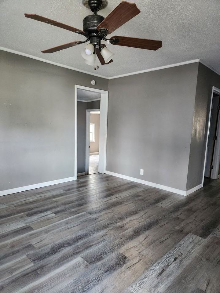 211 East Walnut Street - Photo 6 of 25