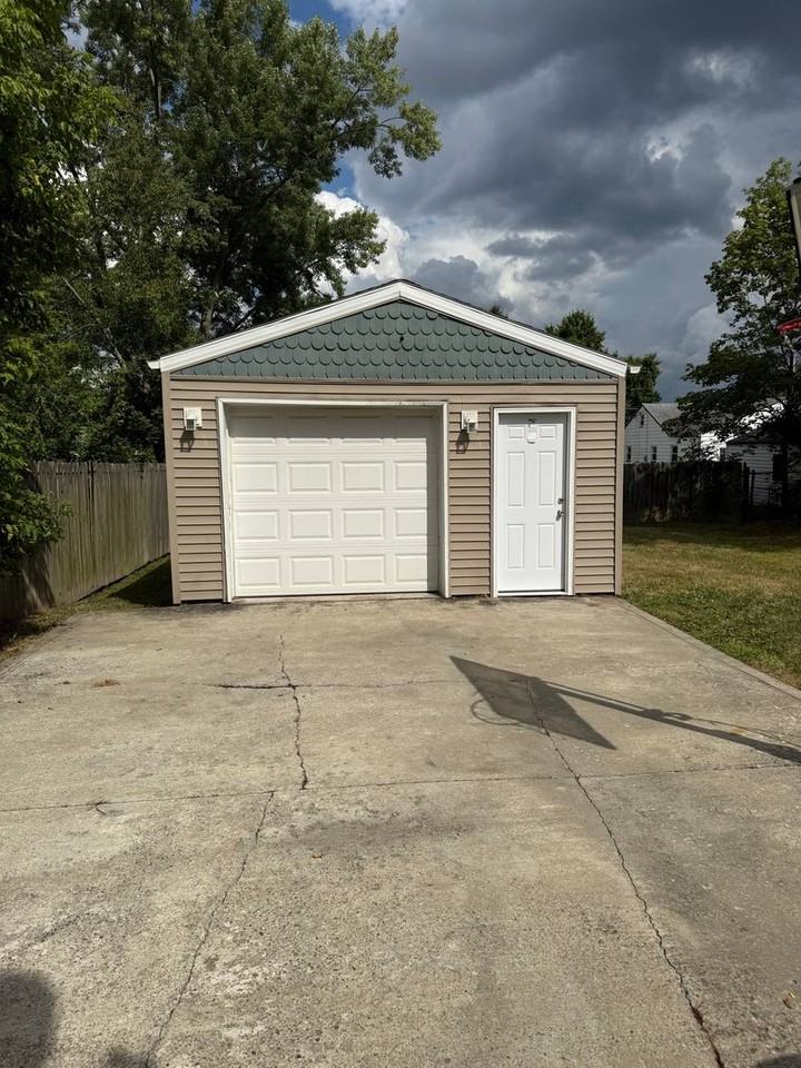139 N Roanoke Ave - Photo 2 of 17