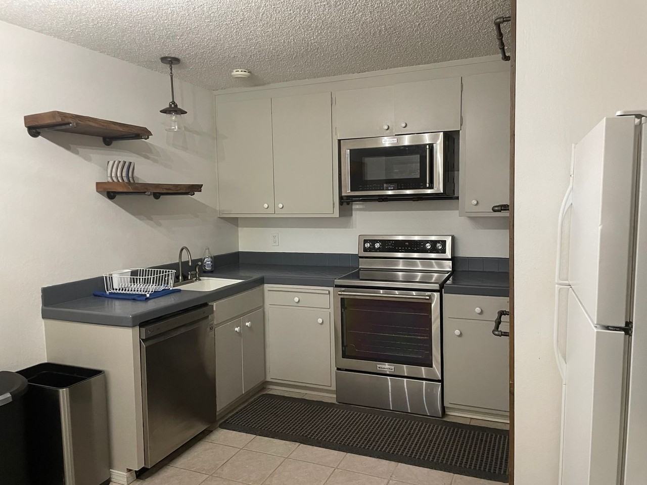1281 Bonanza Ave #11 - Photo 2 of 11