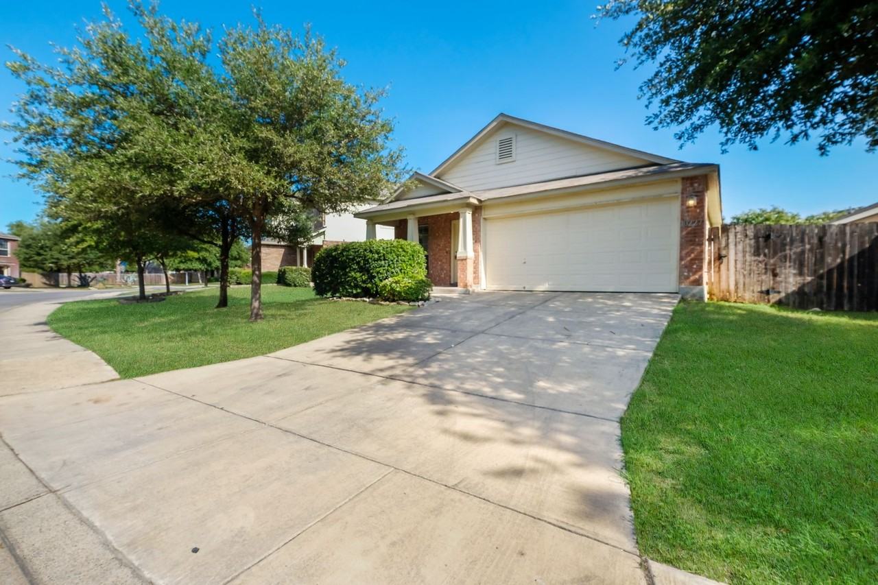 10227 Roseangel Ln - Photo 2 of 30