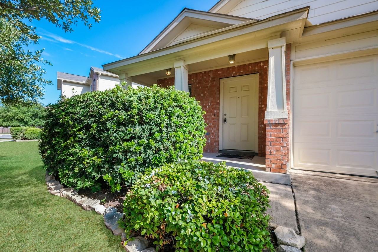 10227 Roseangel Ln - Photo 3 of 30