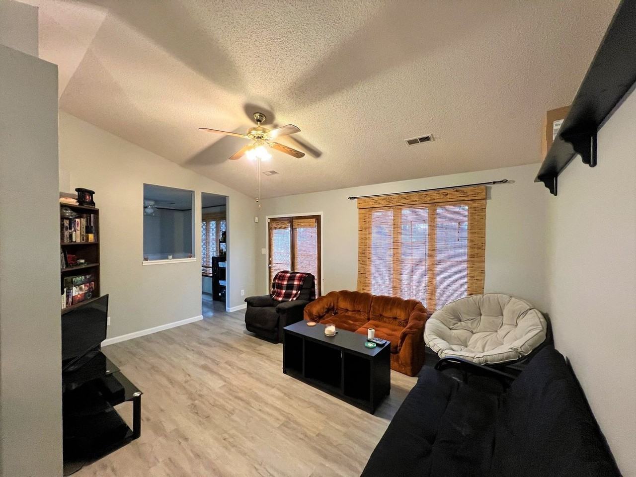 320 Palomino Ln - Photo 3 of 11