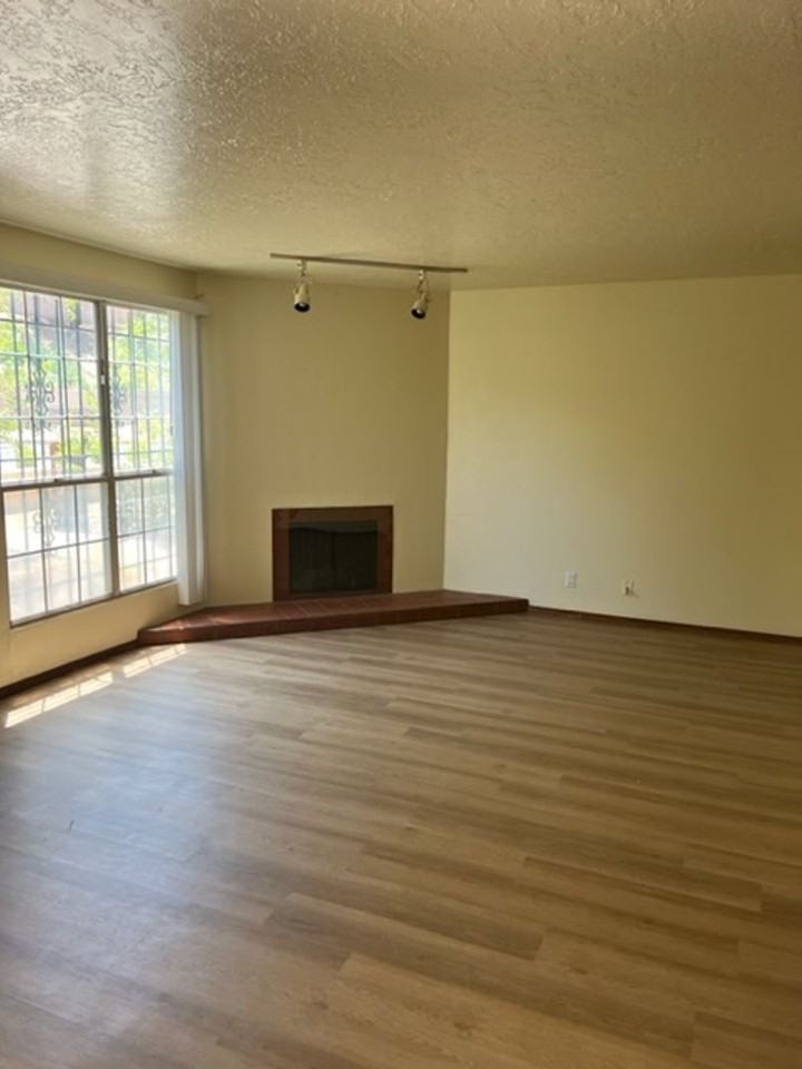 605 High St Ne - Photo 2 of 13