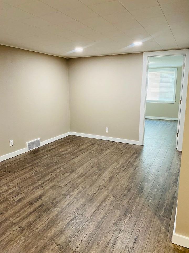 2215 W Decatur Ave - Photo 2 of 16