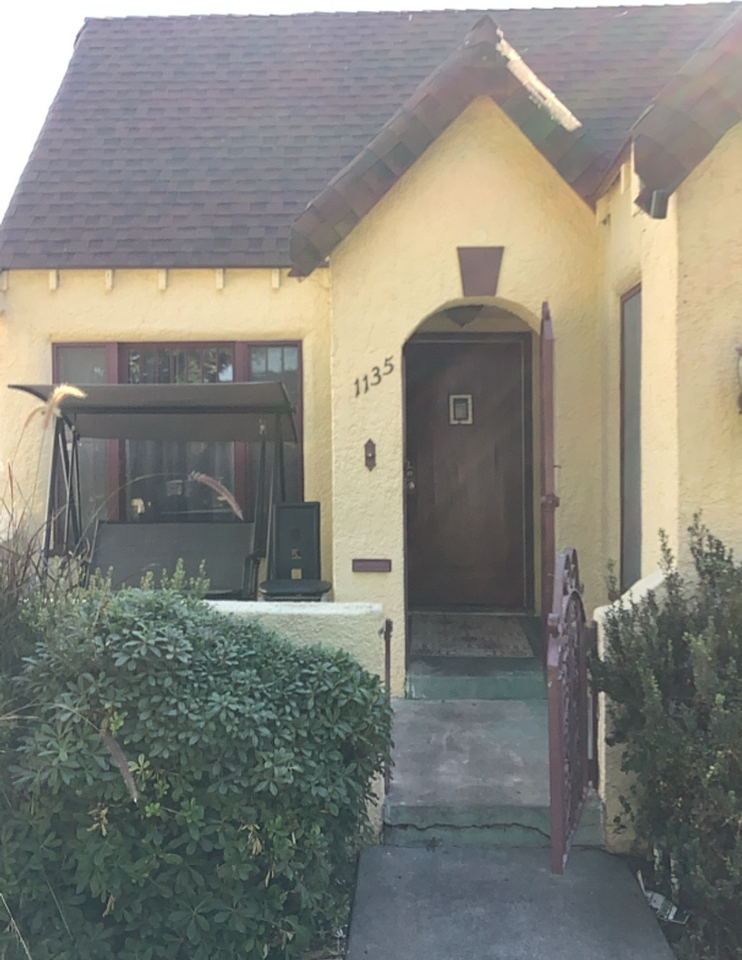 1135 S Birch St - Photo 2 of 5