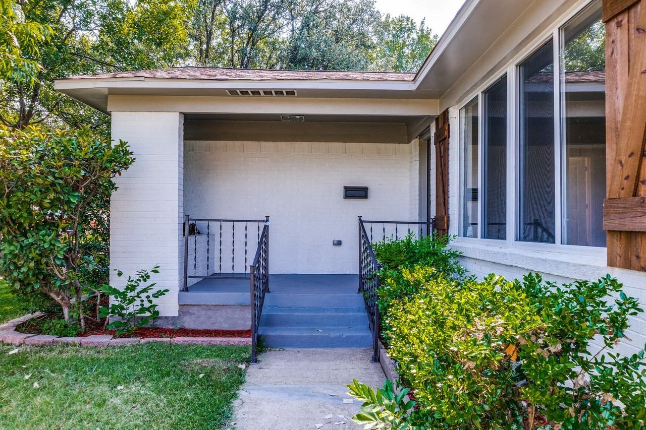 3524 Hilton Dr - Photo 3 of 25