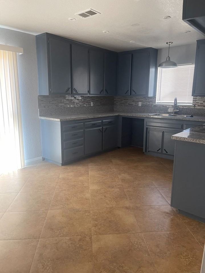 8200 Eucalyptus Ave - Photo 7 of 12