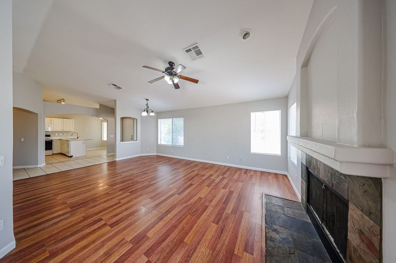 638 N Diane Ct - Photo 4 of 35