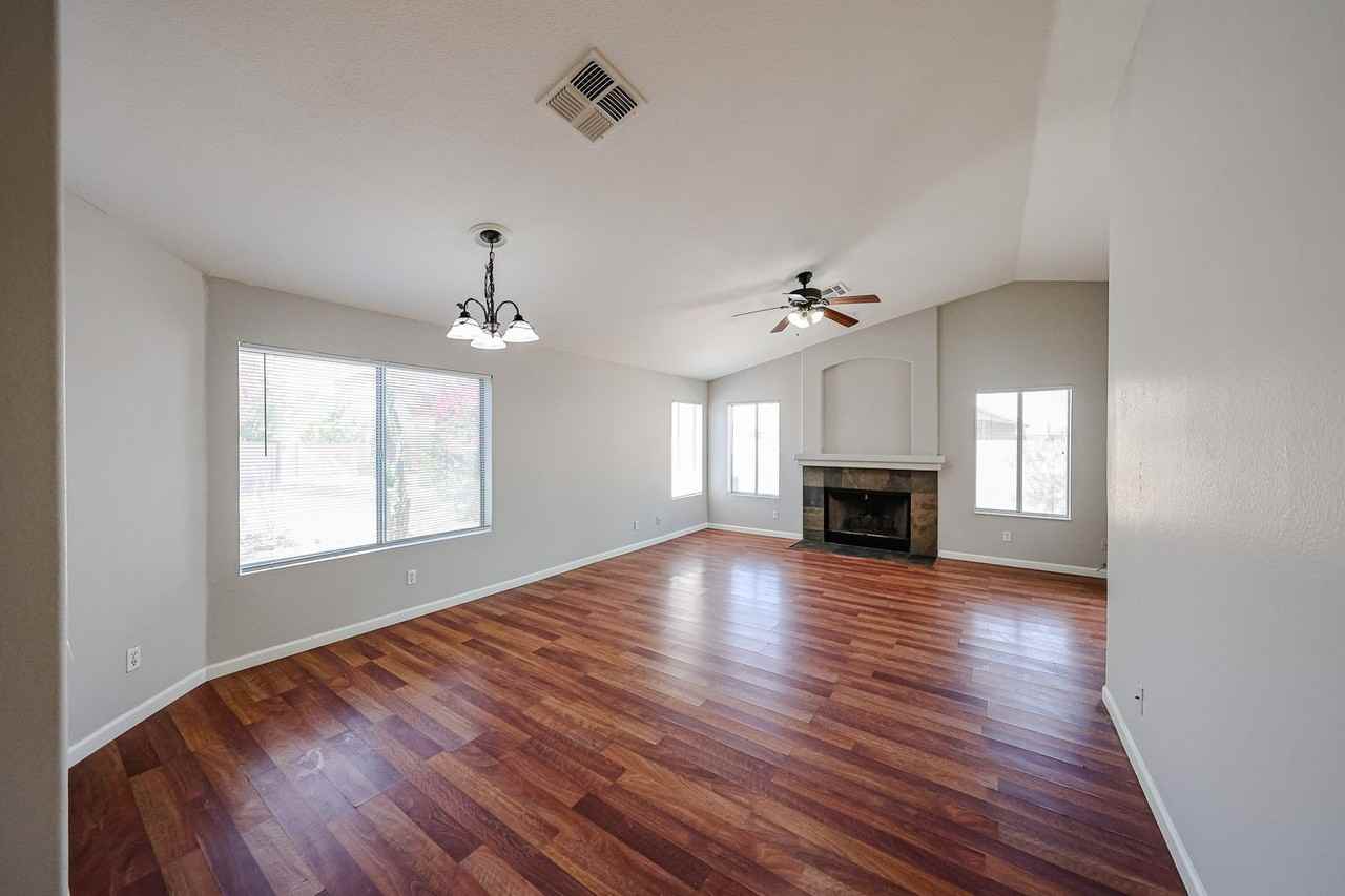 638 N Diane Ct - Photo 7 of 35