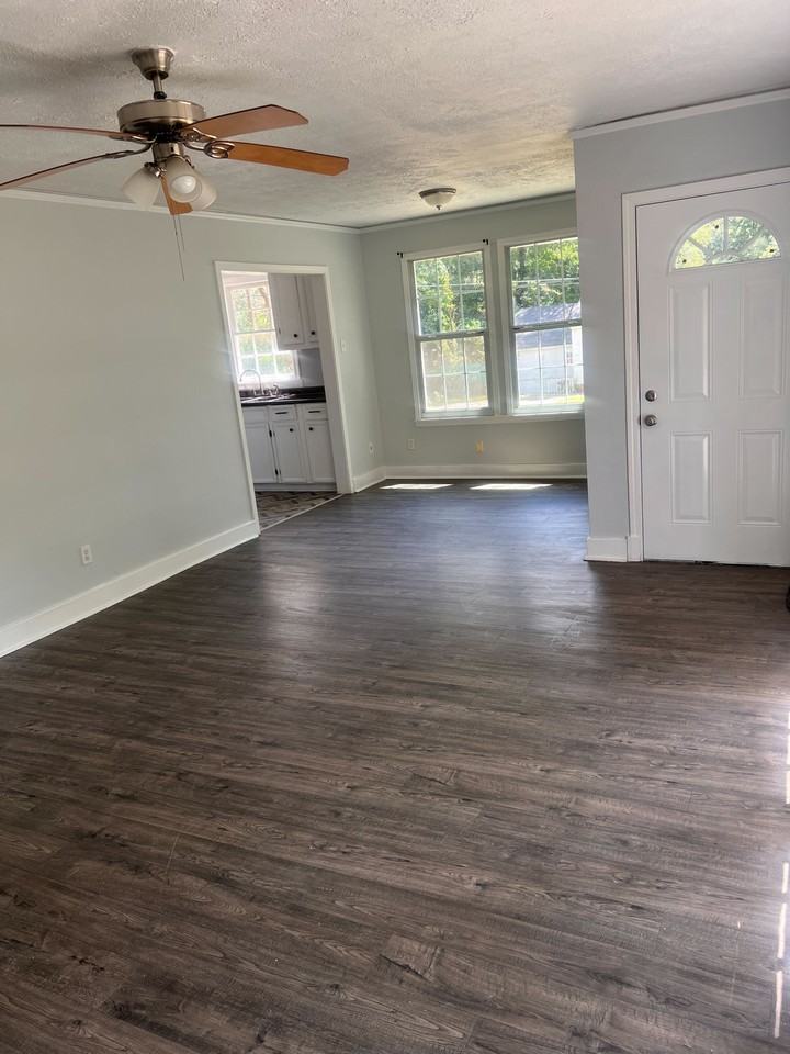 572 Avalon Rd - Photo 4 of 15