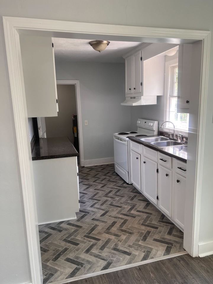 572 Avalon Rd - Photo 5 of 15