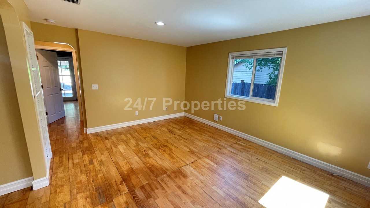 3135 Sw Huber St - Photo 3 of 25