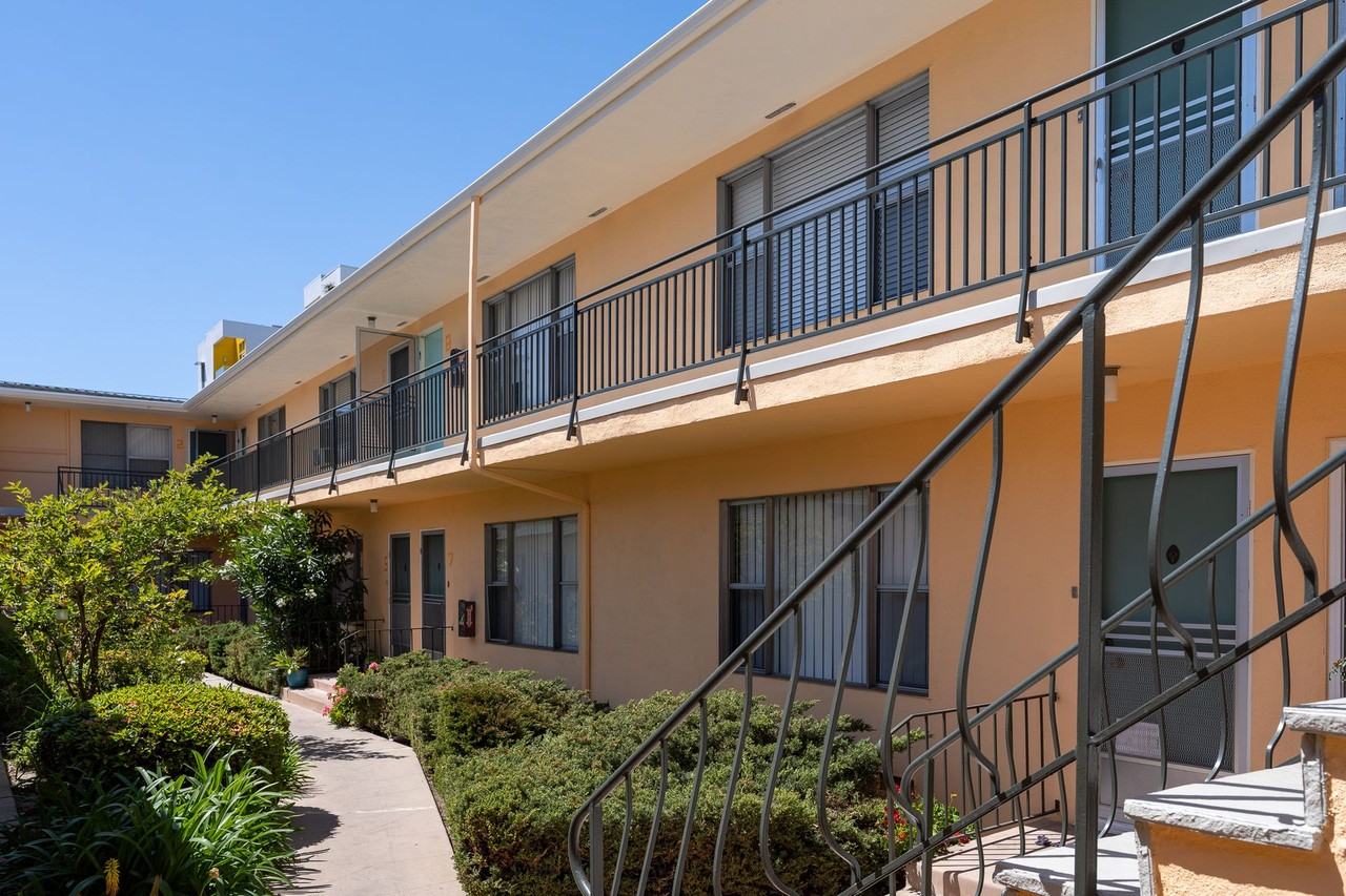 Del Rio Apartments - Photo 3 of 4