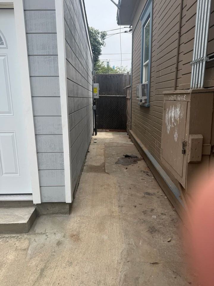 1031 S 26th St - Photo 3 of 10