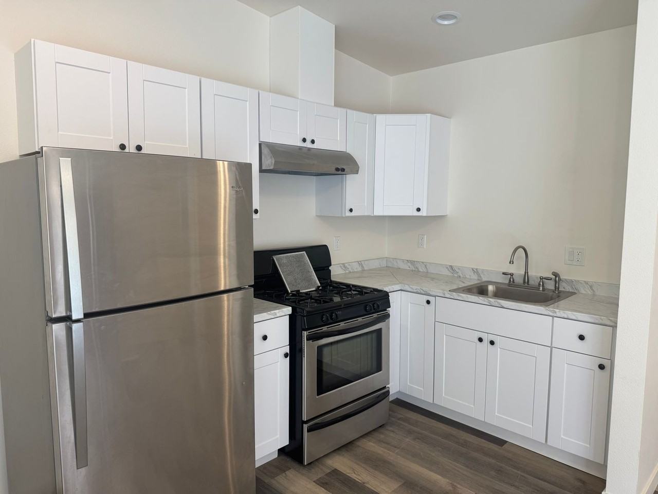 1031 S 26th St - Photo 4 of 10