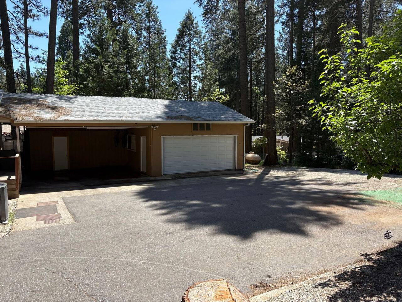 15049 Pinehurst Way - Photo 2 of 16