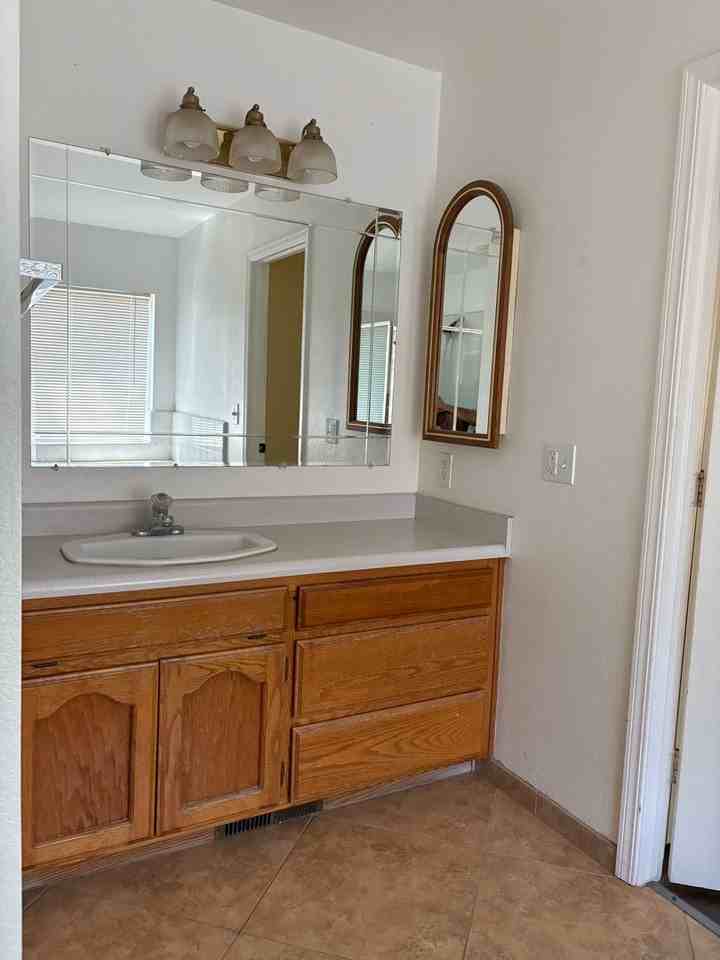 15049 Pinehurst Way - Photo 3 of 16