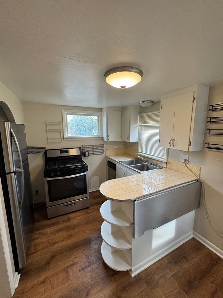 1457 Eaton St #2 - Photo 3 of 14