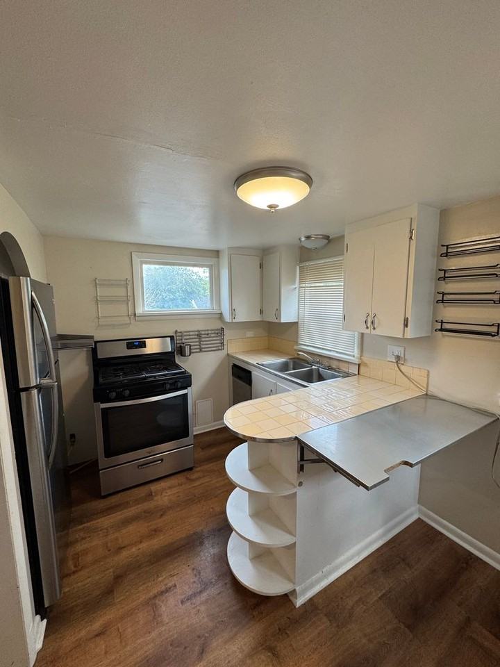 1457 Eaton St #2 - Photo 4 of 14