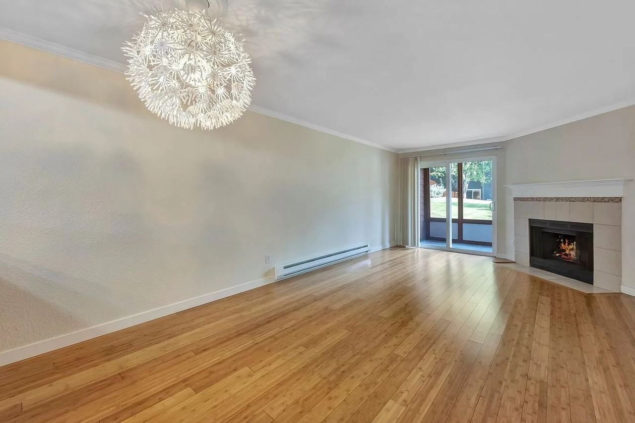 Se 41st Pl #C202 - Photo 2 of 9