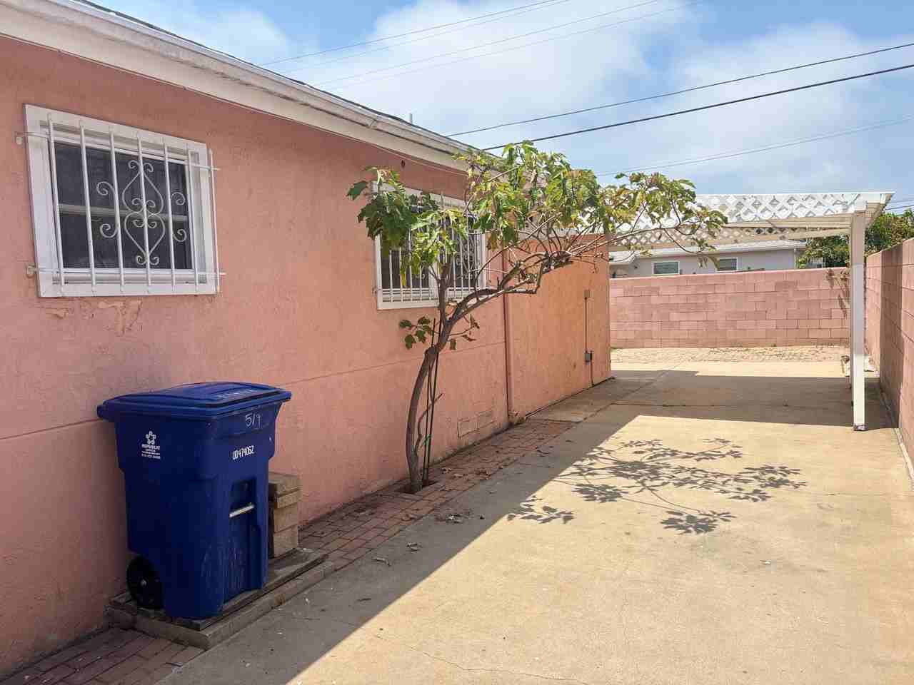 519 Center St #B - Photo 3 of 19
