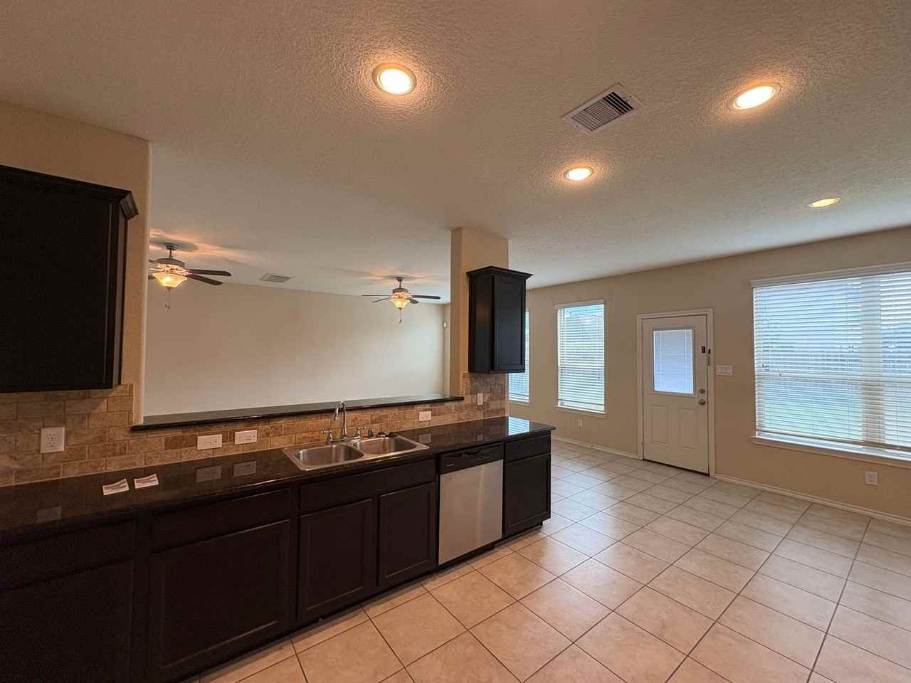 1410 Spencer Glen Ln - Photo 7 of 37