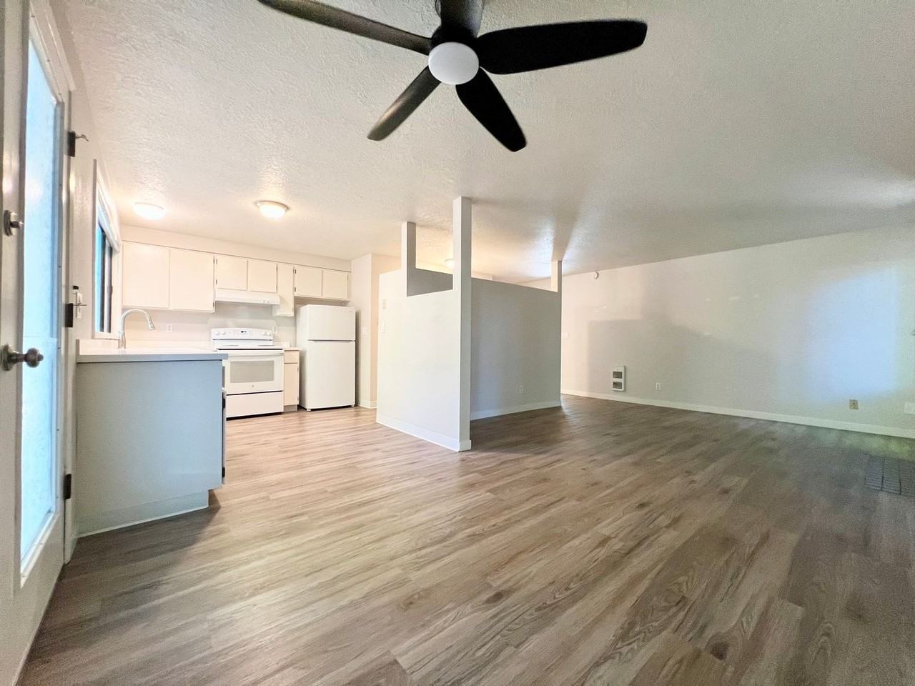 6951 Montauk Cir - Photo 4 of 23