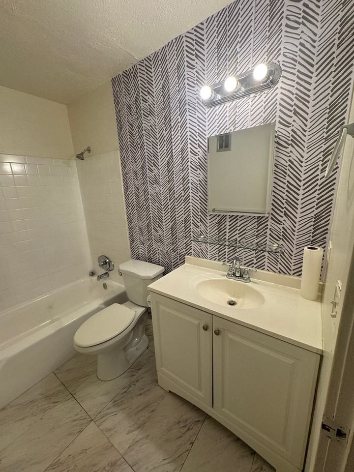 762 762 S Prentice Avenue #3 - Photo 7 of 10
